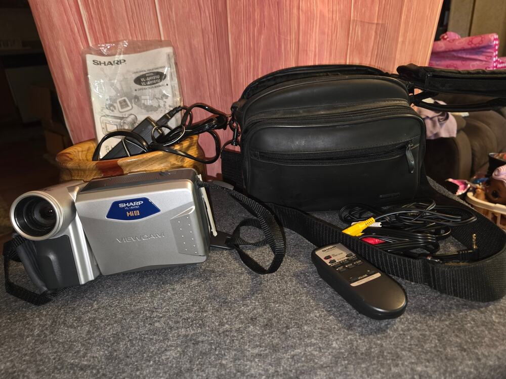 Sharp Viewcam VL-AH151 Hi8 Camcorder Set - Powers On Deck Works - Cracked Screen